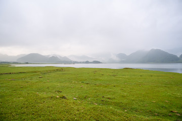 160cm、45kg的男生该如何穿衣搭配啊、春、夏、秋季。