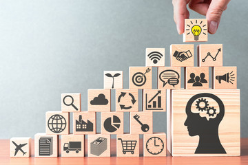 160cm、45kg的男生该如何穿衣搭配啊、春、夏、秋季。