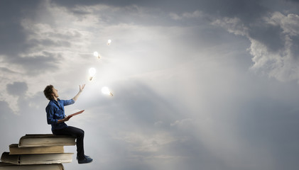 160cm、45kg的男生该如何穿衣搭配啊、春、夏、秋季。